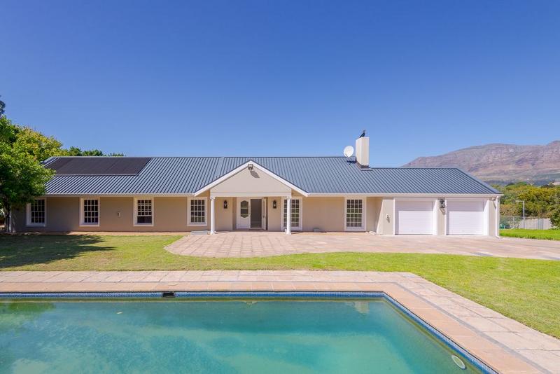 To Let 5 Bedroom Property for Rent in Constantia Western Cape